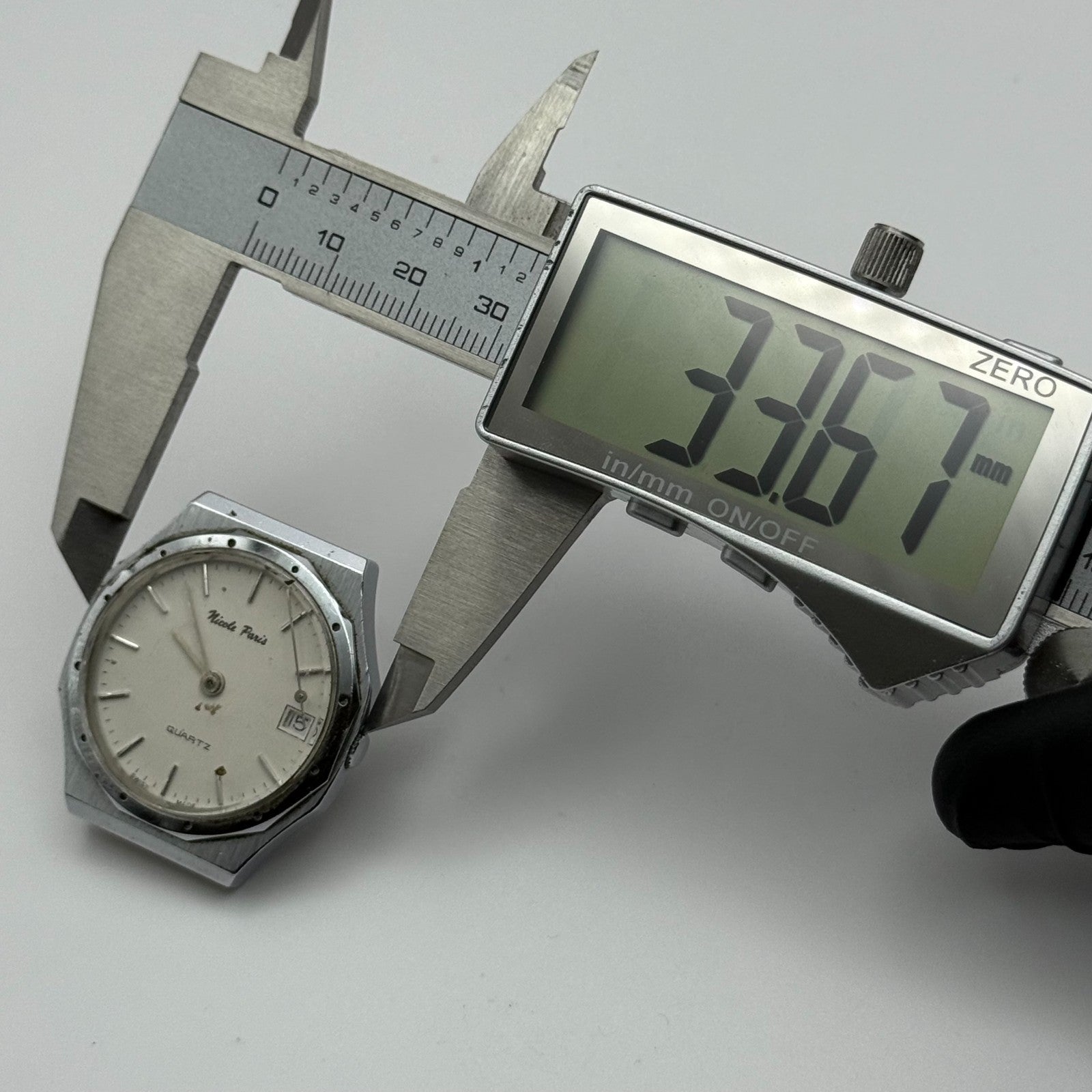 EB 870.111 Quartz Watch Nicole Paris Date Dial Swiss 33mm UNTESTED PARTS REPAIR