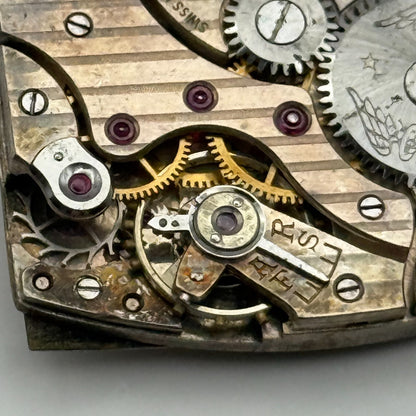 Everite 9/300 Tank Watch Movement Running 7 Jewels Manual Wind Parts 17.9mm