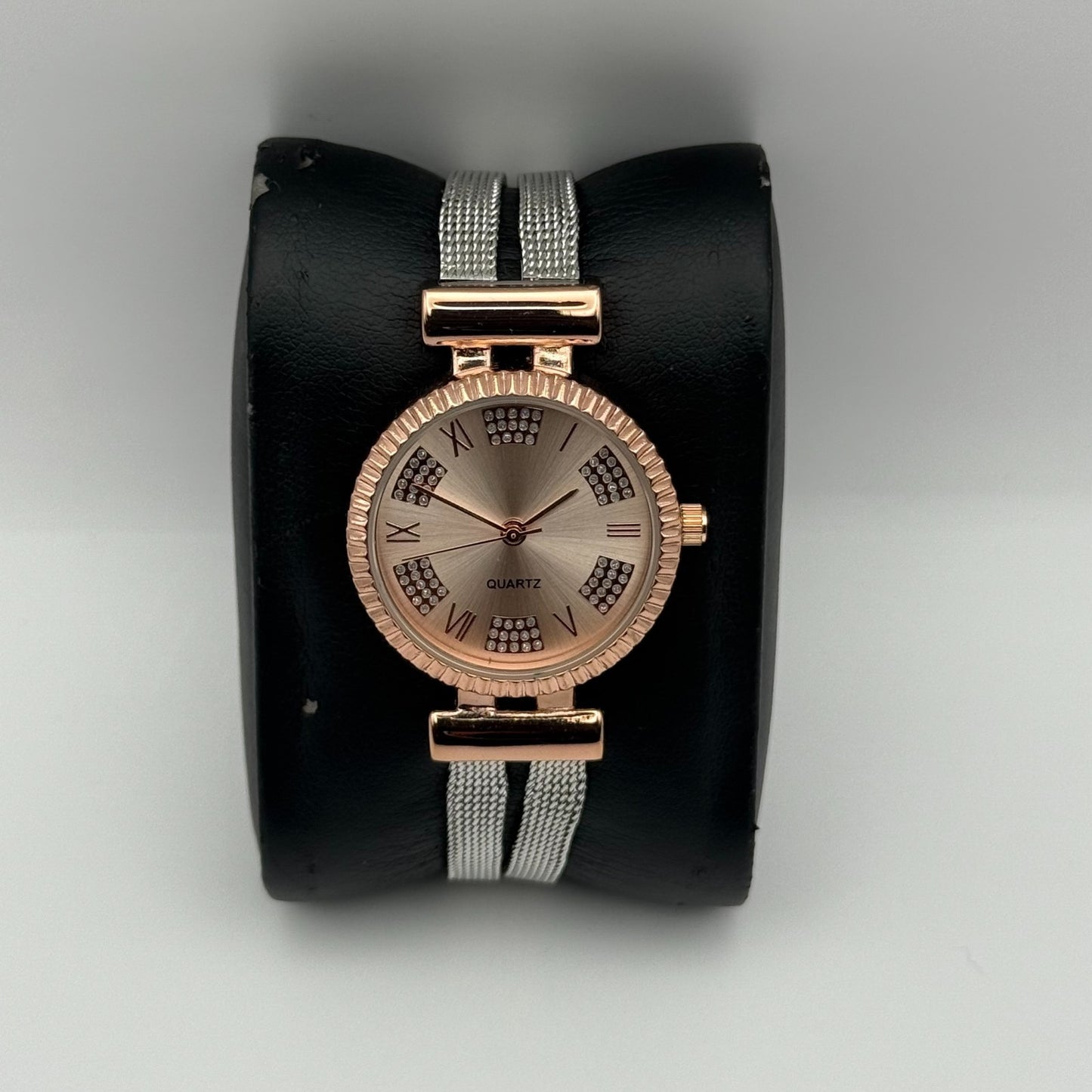 Avon Ladies Quartz Watch Crystal Accents Dial Mesh Strap Working 28mm 6 Inches