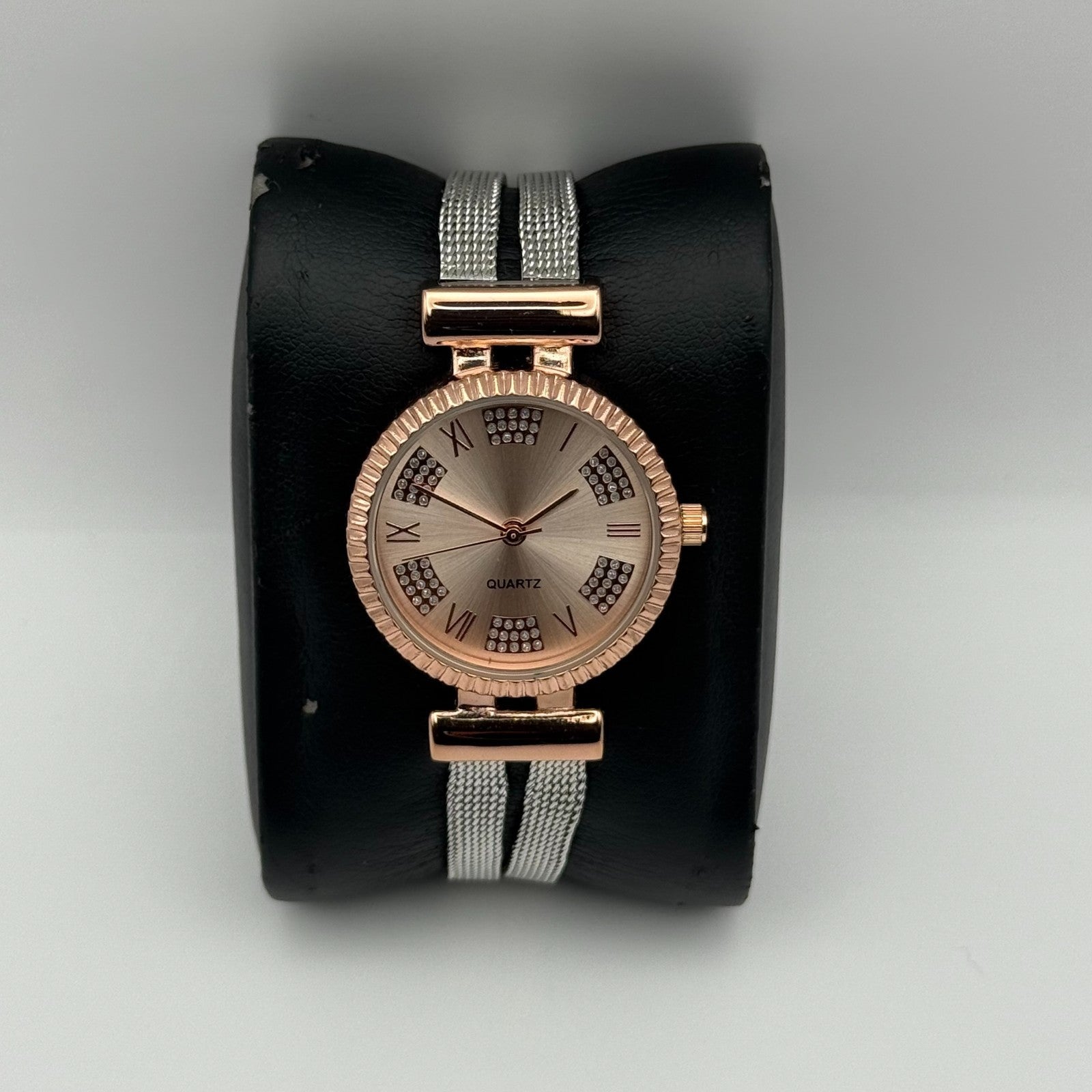 Avon Ladies Quartz Watch Crystal Accents Dial Mesh Strap Working 28mm 6 Inches