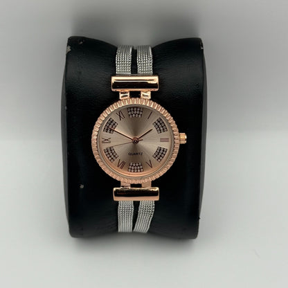 Avon Ladies Quartz Watch Crystal Accents Dial Mesh Strap Working 28mm 6 Inches