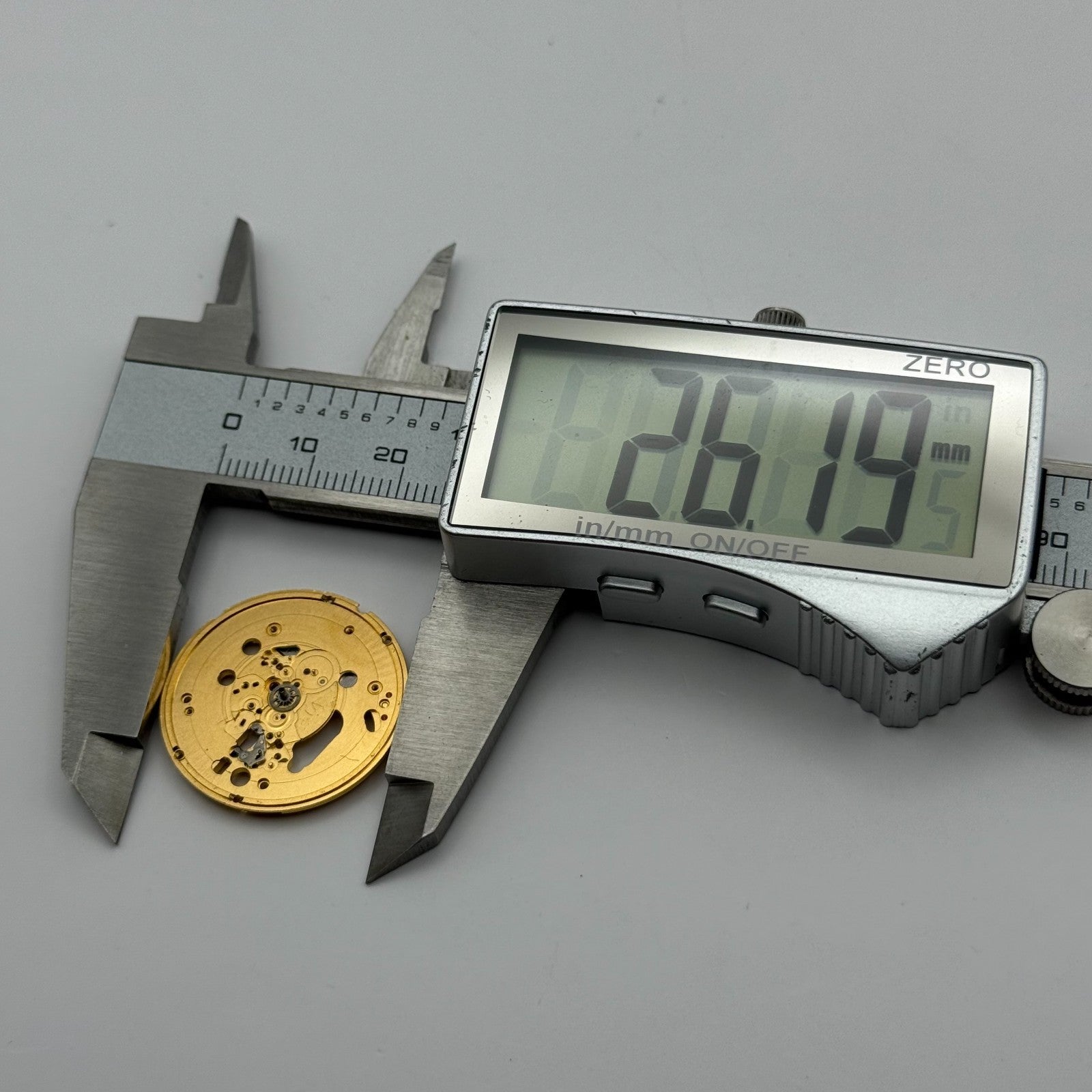 ETA 955.112 Quartz Watch Movement 7 Jewels Swiss Vintage Parts Repair 26.1mm