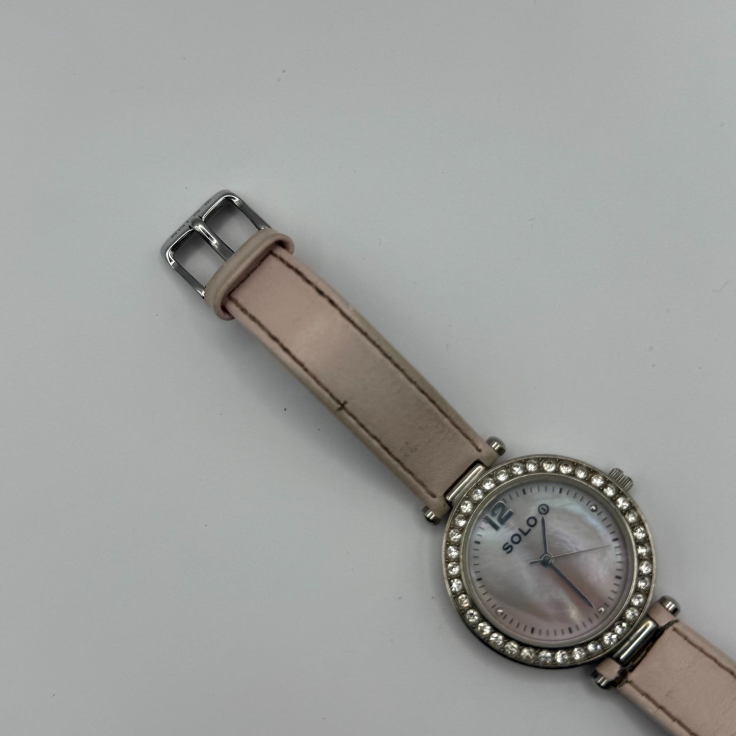 Solo Ladies Quartz Watch MOP Dial Crystal Accents Leather Strap Working 33mm