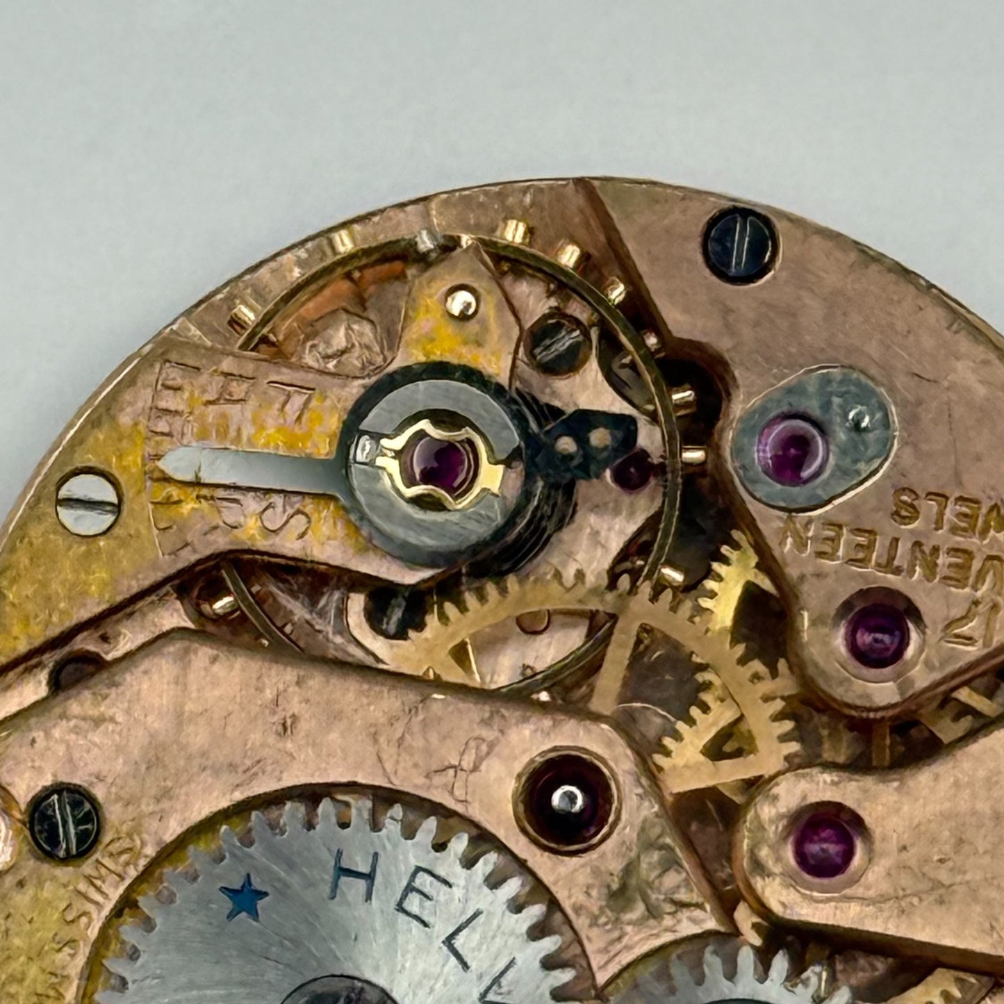 Helvetia 82C Watch Movement Manual Wind Vintage Swiss 17 Jewels Parts 23.1mm