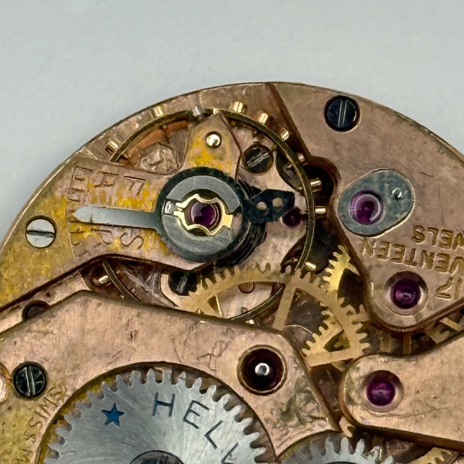 Helvetia 82C Watch Movement Manual Wind Vintage Swiss 17 Jewels Parts 23.1mm