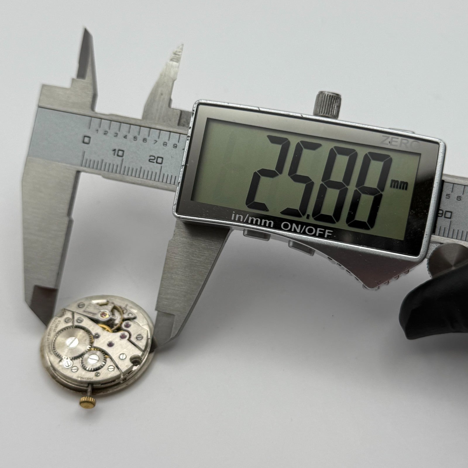 OM 116 Watch Movement Jesby Running Manual Wind Vintage Parts 25.8mm