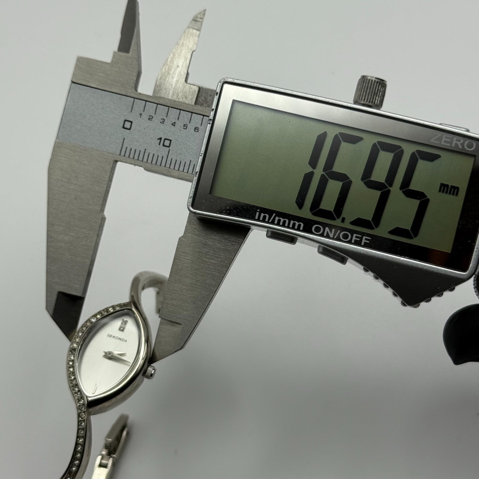 Sekonda Ladies Quartz Watch Crystal Accents Silver Tone Bracelet Working 17mm