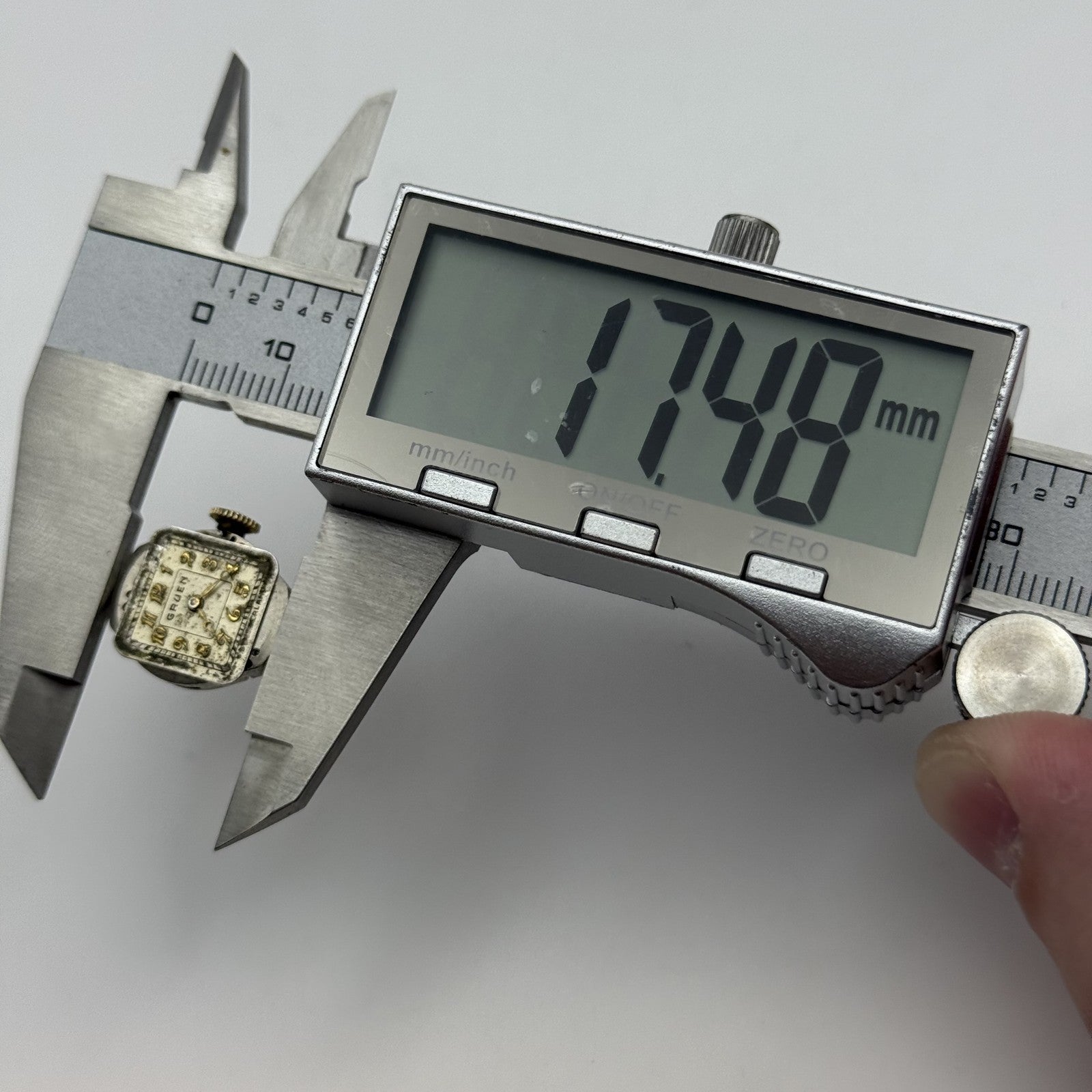 15.1mm Vintage Gruen 1-69866 Manual Wind Watch Movement PARTS REPAIR