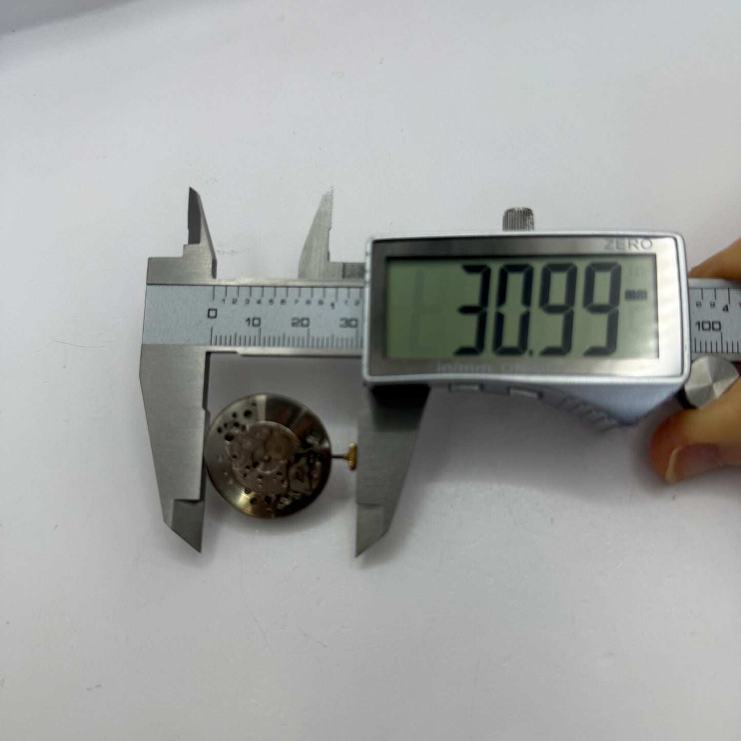 25.9mm Vintage Avia FHF 97 Swiss Made Manual Wind Watch Movement PARTS REPAIR