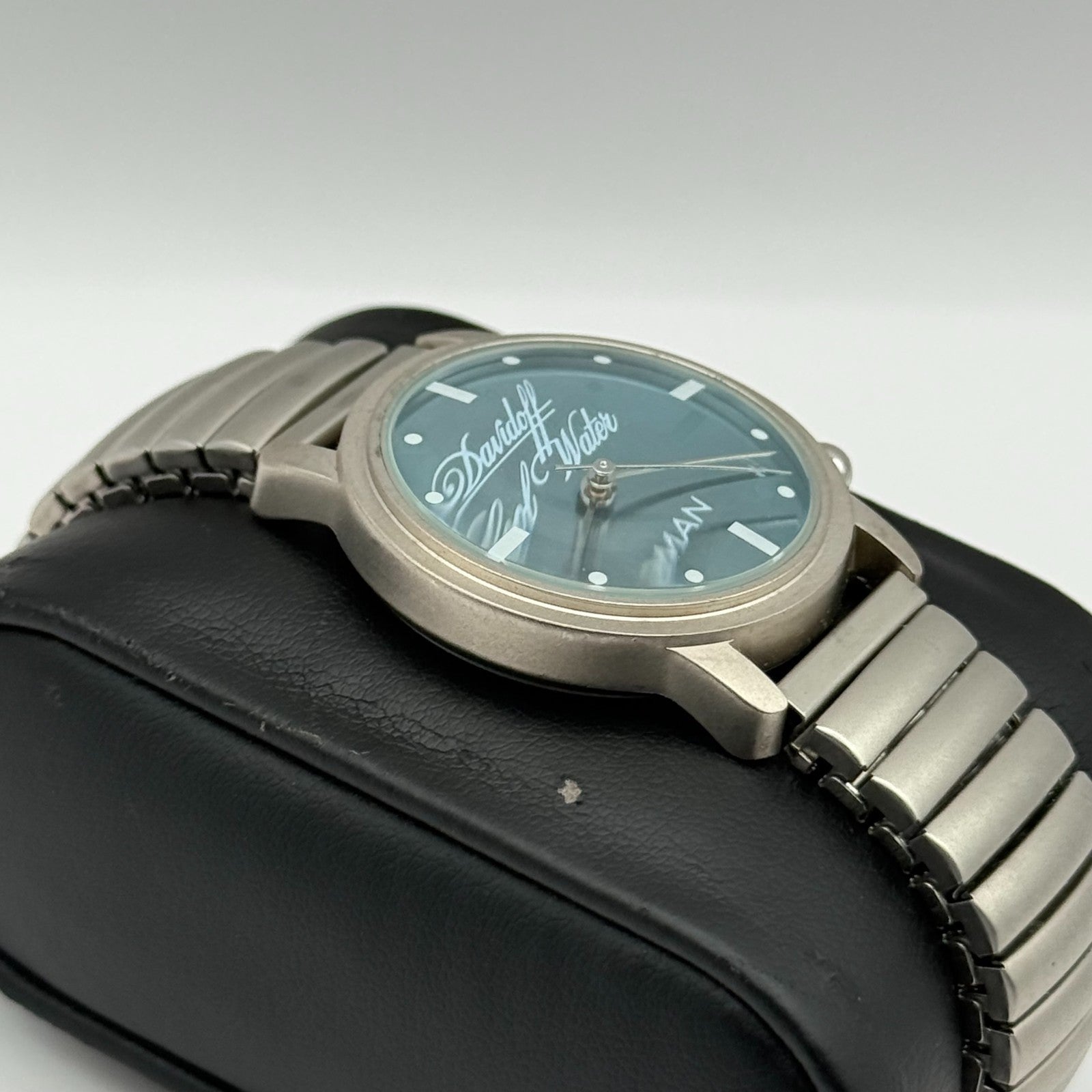 Davidoff Cool Water Ladies Quartz Watch Silver Tone Stretch Band Working 31mm