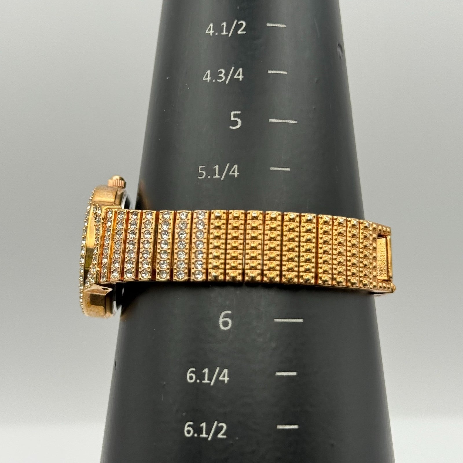 Infinite Ladies Quartz Watch Gold Tone Crystal Accents Bracelet Working 25mm