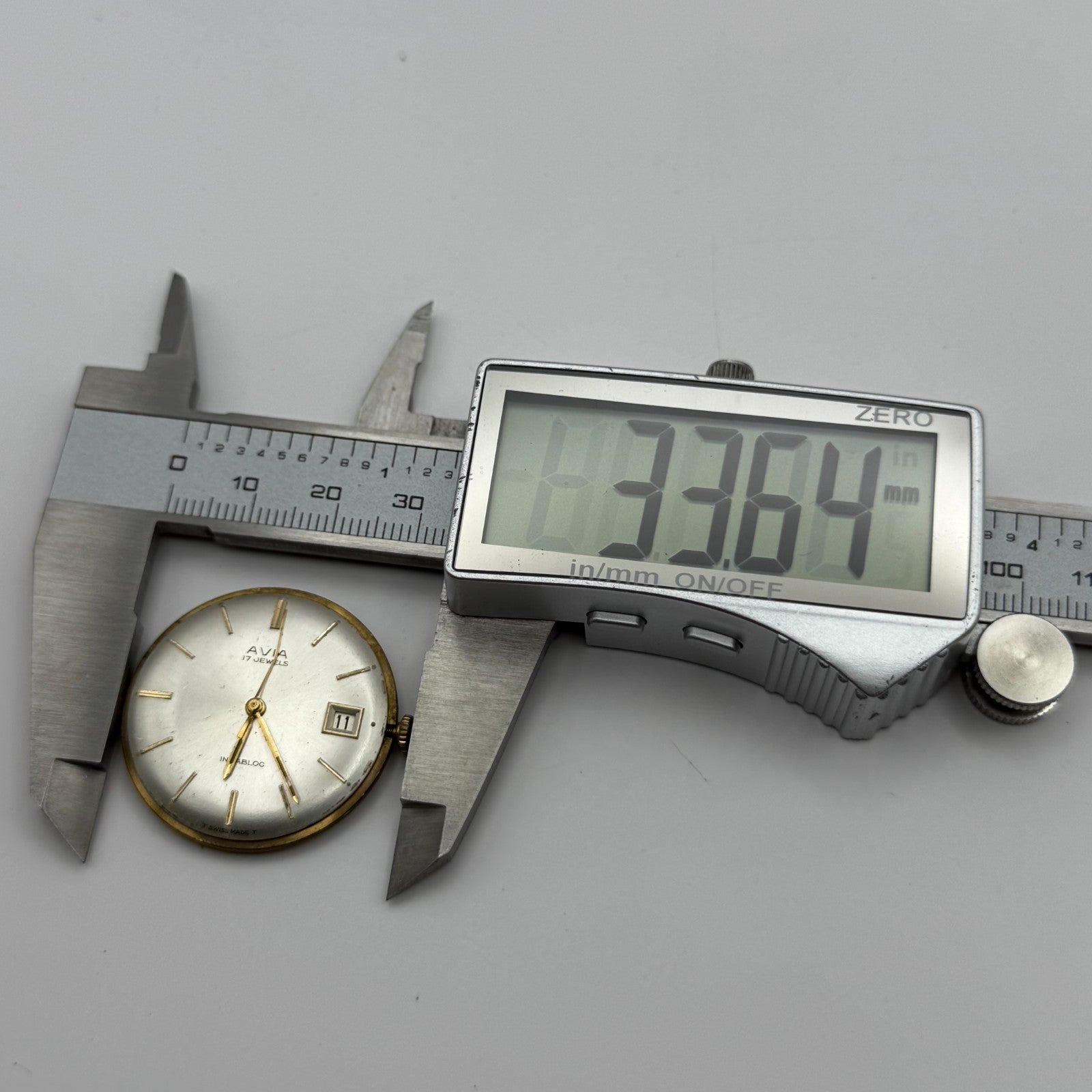 ETA 2408 Watch Movement Avia Manual Wind Vintage Swiss Parts Repair 31.4mm