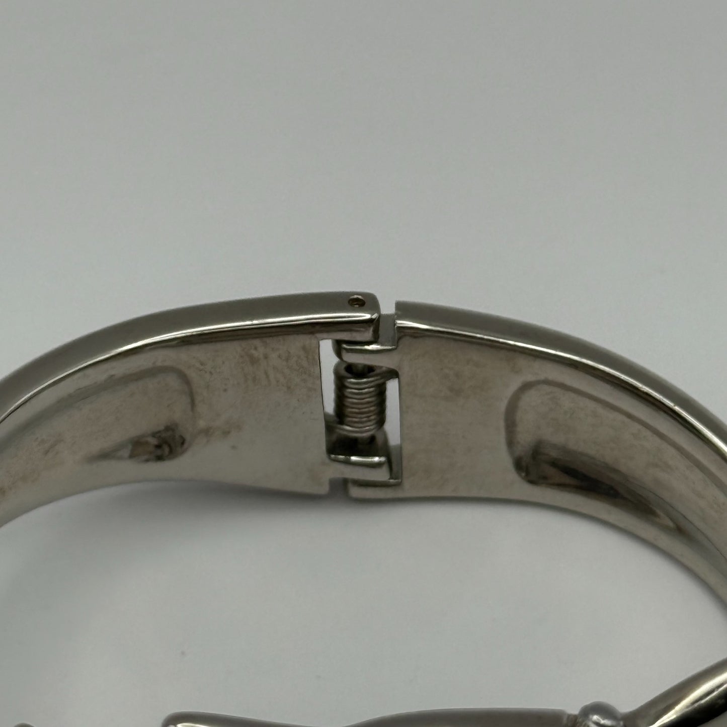 Carvel Ladies Dolphin Bangle Watch Quartz Silver Tone Working 20mm 5.5 Inches