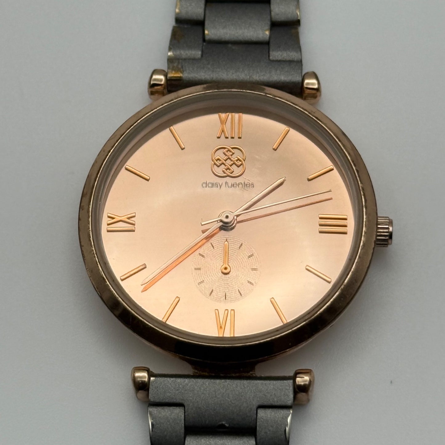 Working Daisy Fuentes Sub Seconds Ladies 33mm Quartz Watch DF145RGGY New Battery