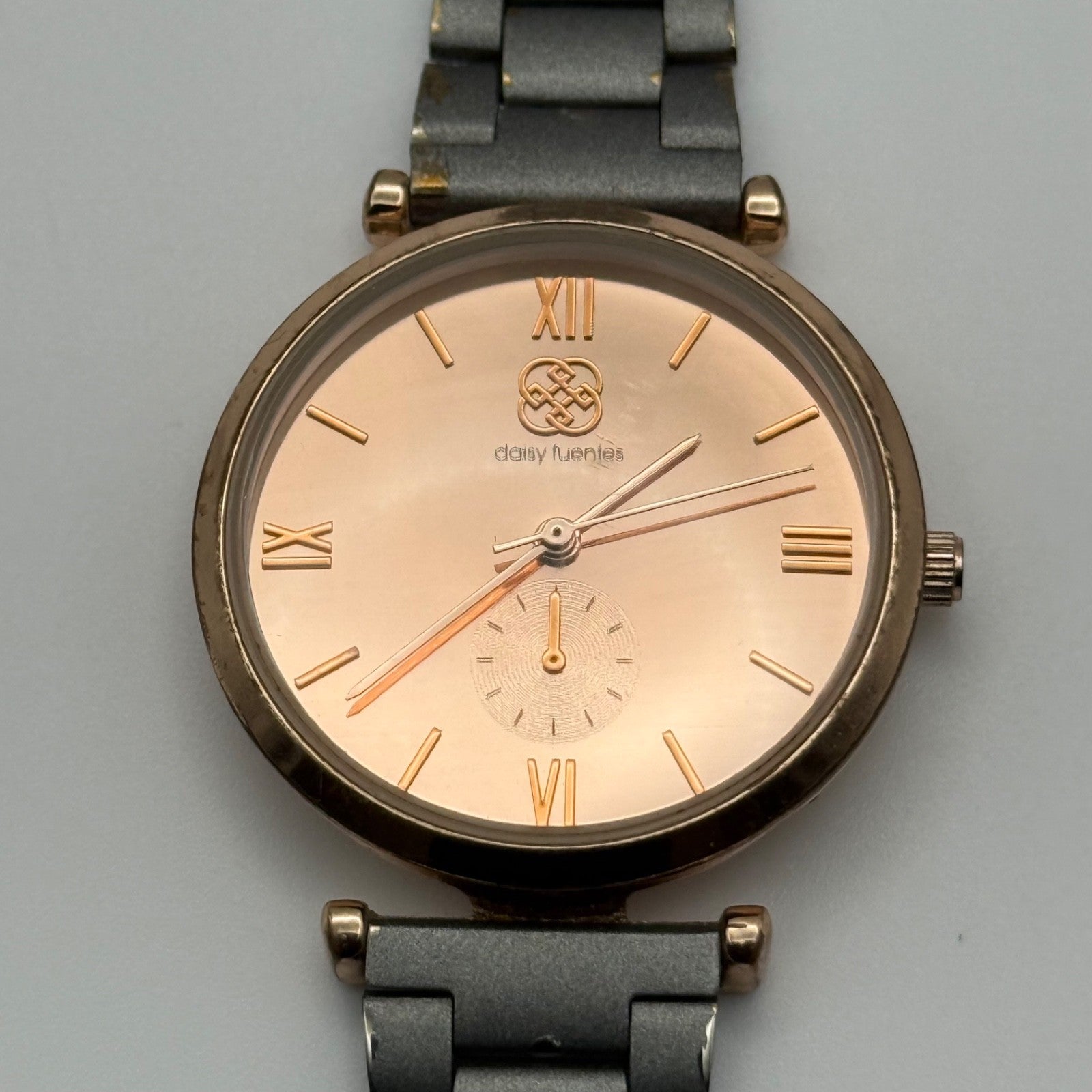 Working Daisy Fuentes Sub Seconds Ladies 33mm Quartz Watch DF145RGGY New Battery