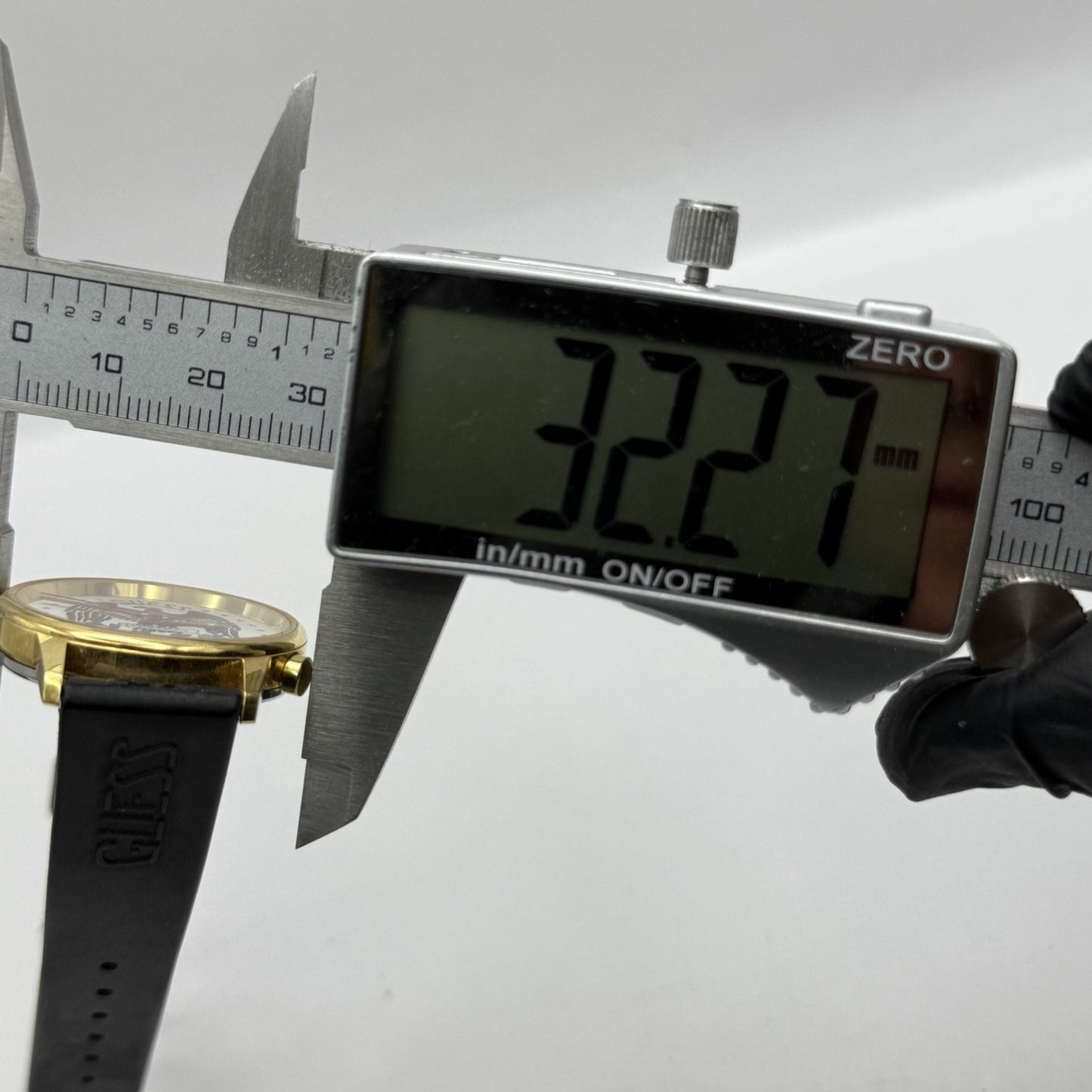 30mm Working Ladies Guess In God We Trust Hong Kong Gold Plated Quartz Watch