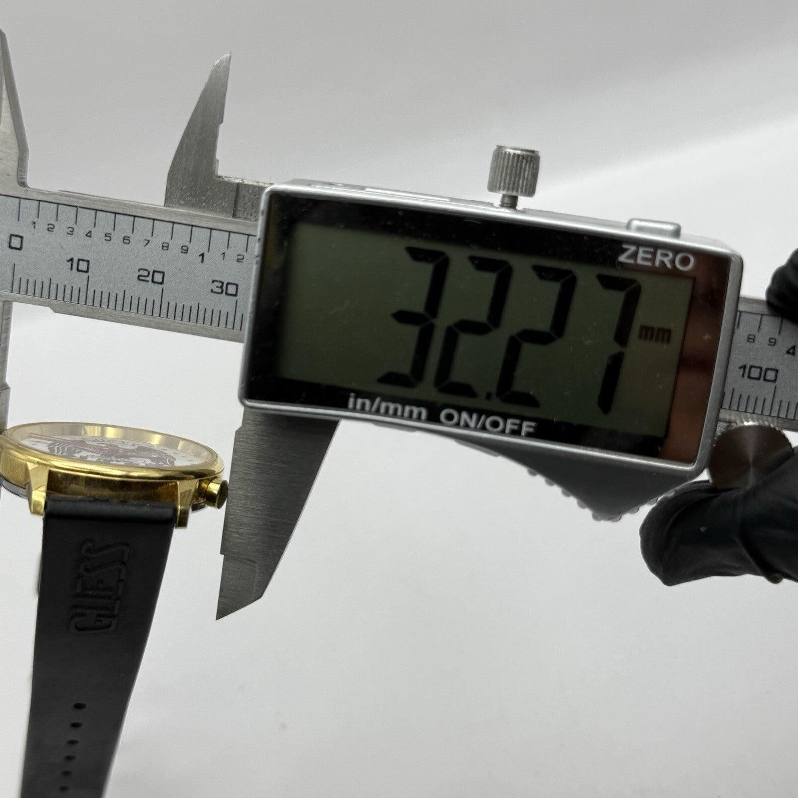 30mm Working Ladies Guess In God We Trust Hong Kong Gold Plated Quartz Watch