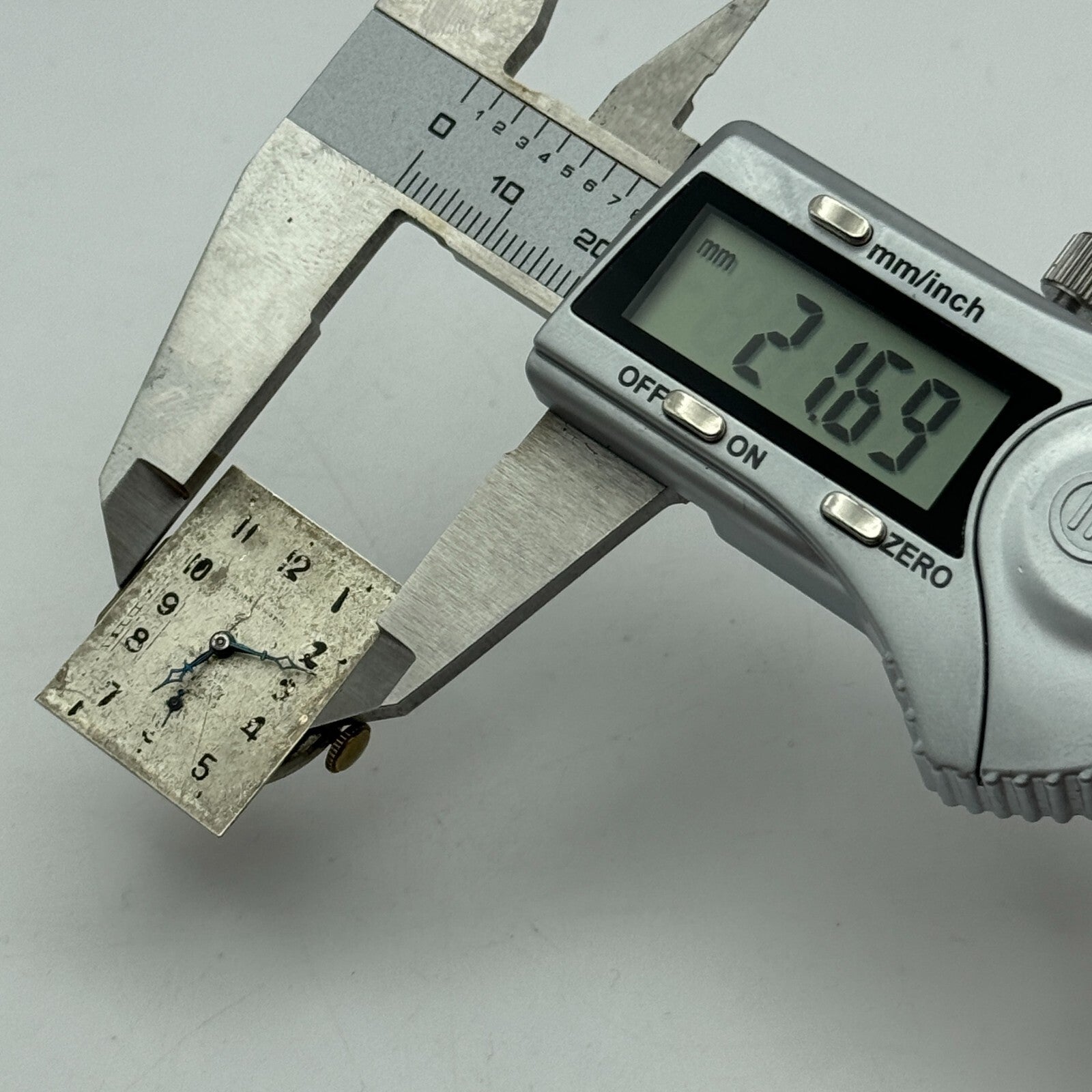 23.6mm Cyma Ref 010 Tavannes Manual Wind 15 Jewels Watch Movement Vintage PARTS