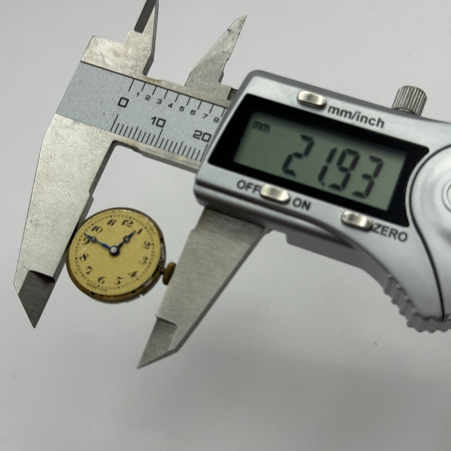 19.7mm Buren Eldis 15 Jewels Manual Wind Watch Movement Swiss Vintage PARTS