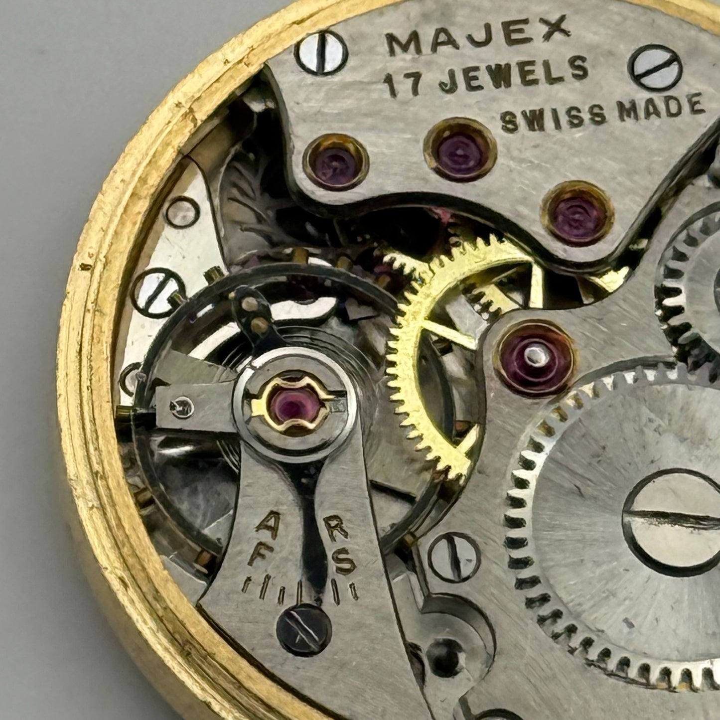 Majex Buren 370 Watch Movement Manual Wind Vintage Swiss 17 Jewels Parts 25.9mm