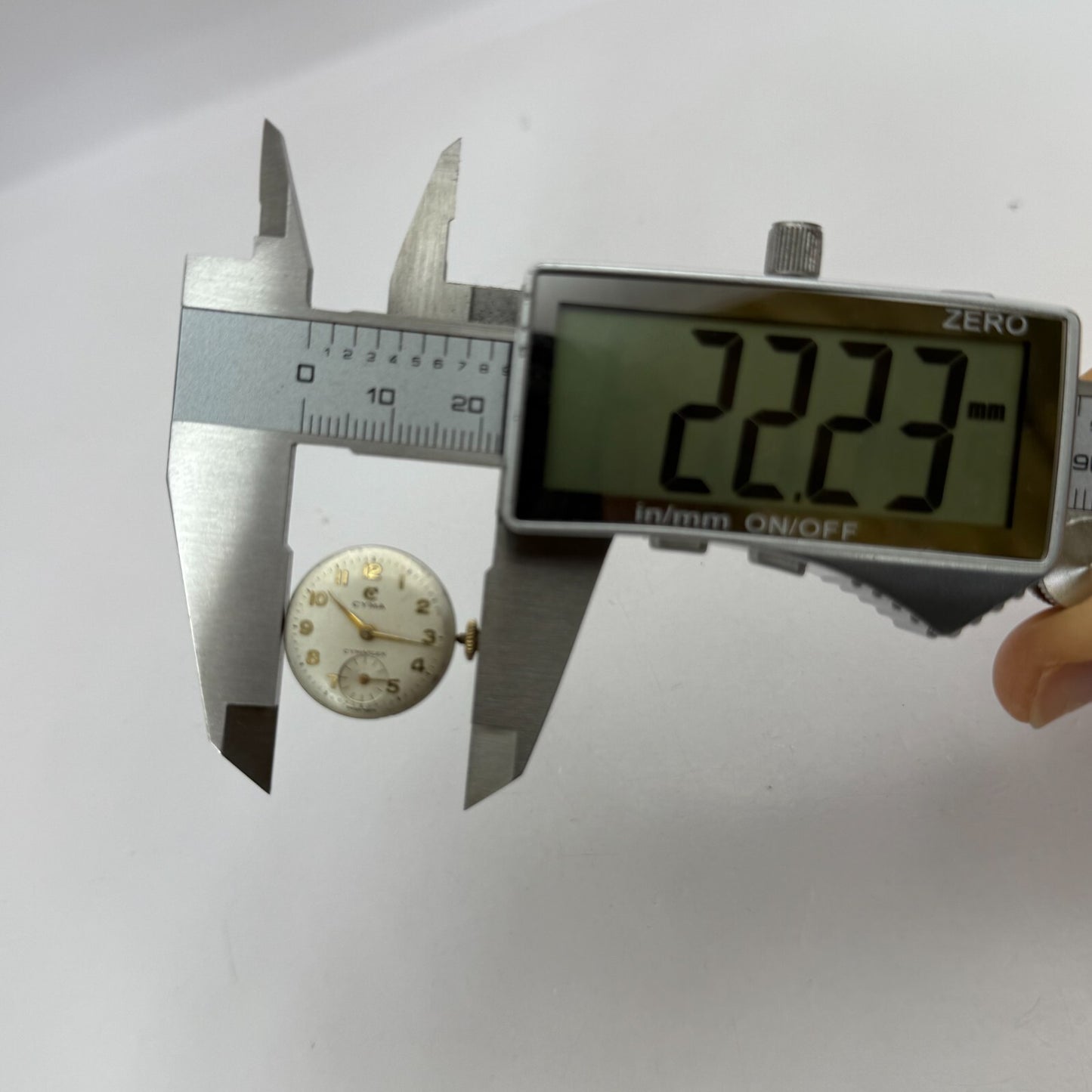 19.7mm Vintage Cyma R.424 Swiss 17 Jewels Manual Wind Watch Movement PART REPAIR