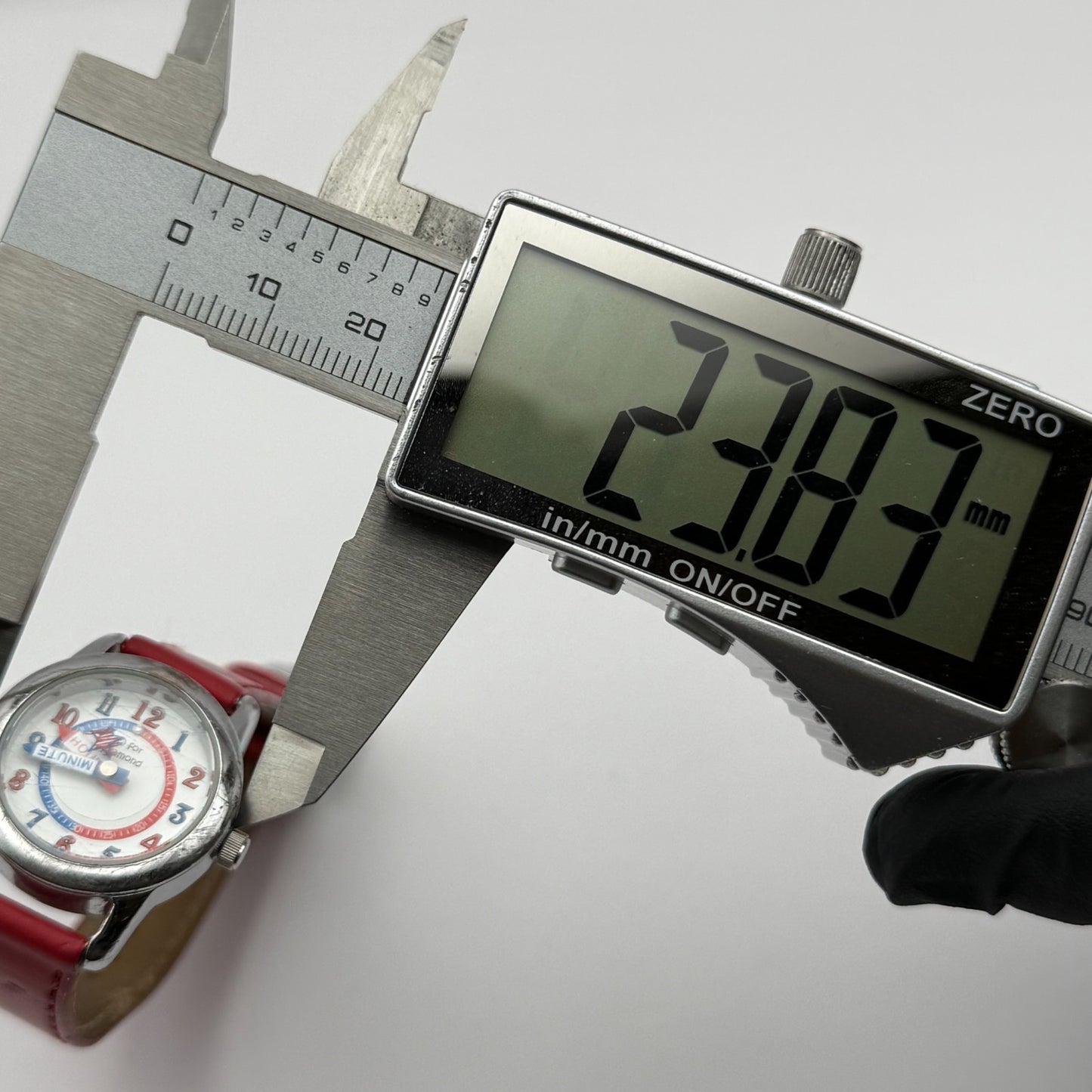 D for Diamond Unisex Kids Time Teacher Quartz Watch Red Strap Japan Working 23mm