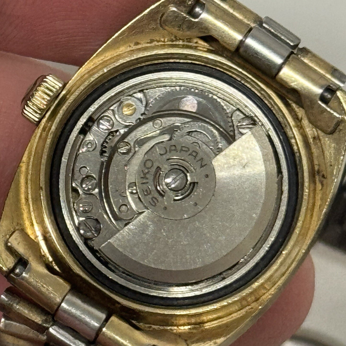 25mm RUNNING TO REPAIR Vintage Seiko Hi Beat 2205 - 0221 Ladies Watch 2205A