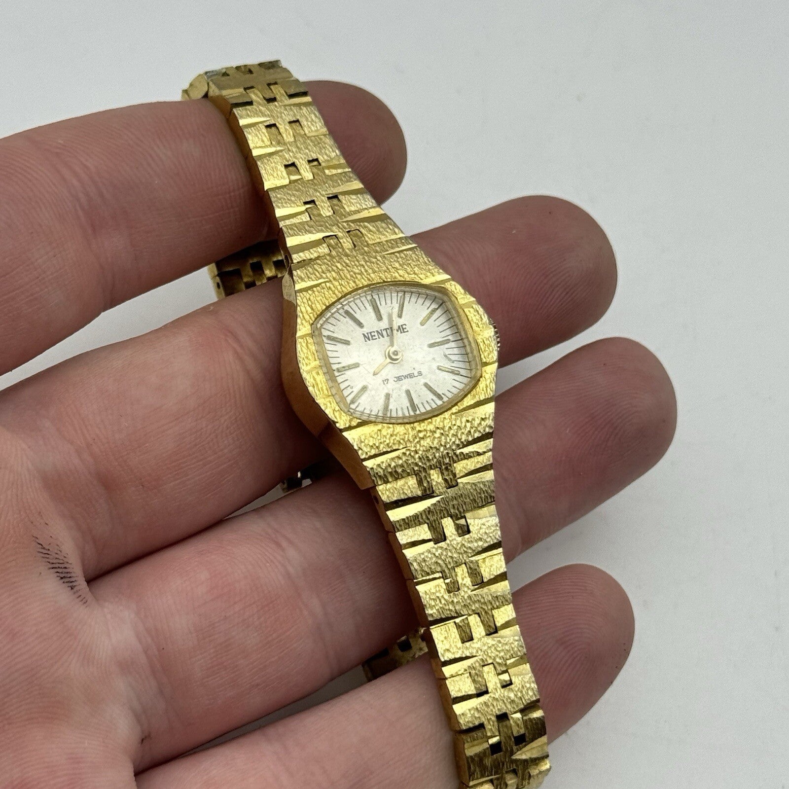 23mm Ladies Nentime Gold Plated Manual Wind Watch Swiss Vintage RUNS 2 MINS FAST
