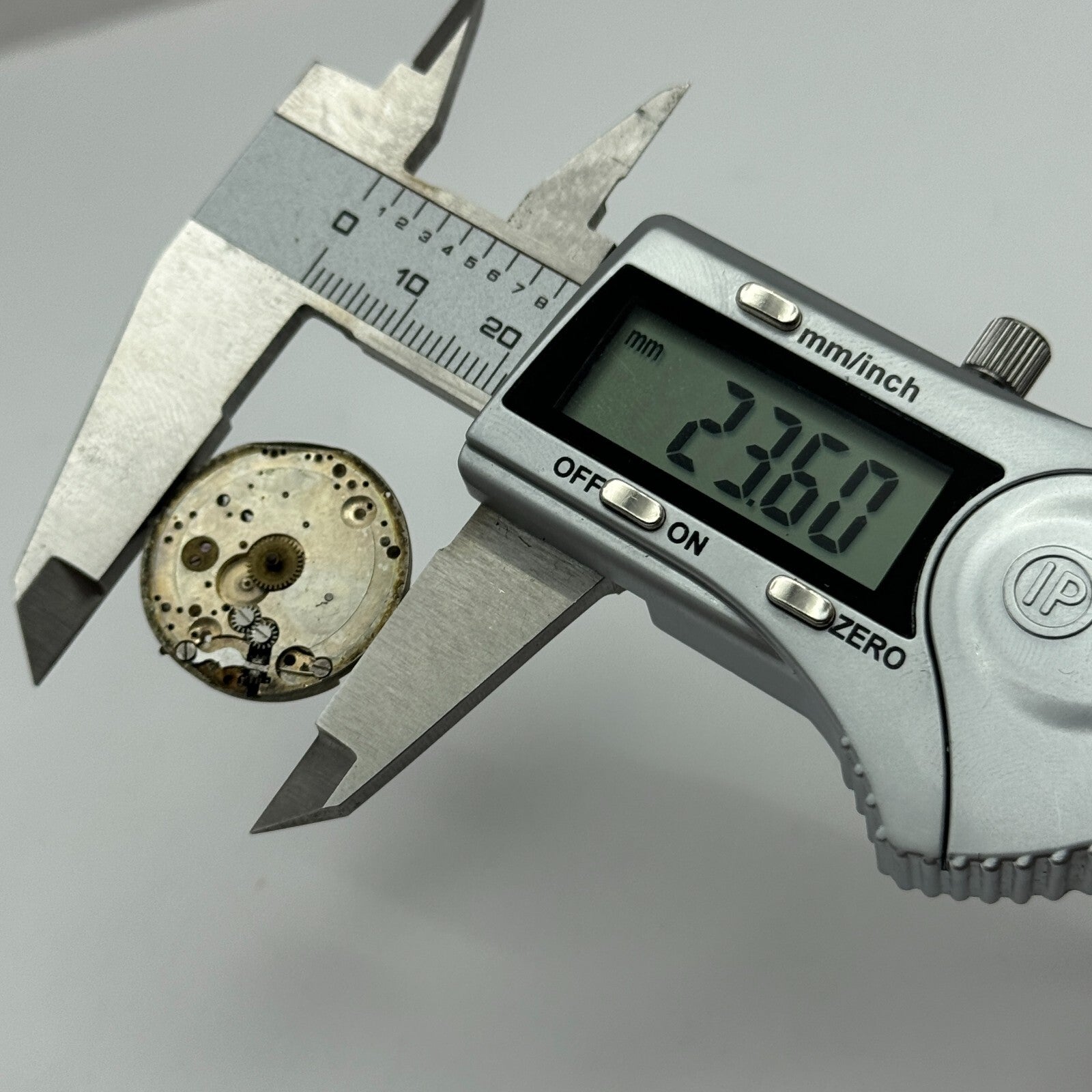 23.6mm Men's Unidentified Antique Cylinder Swiss Manual Wind Watch Movement PART