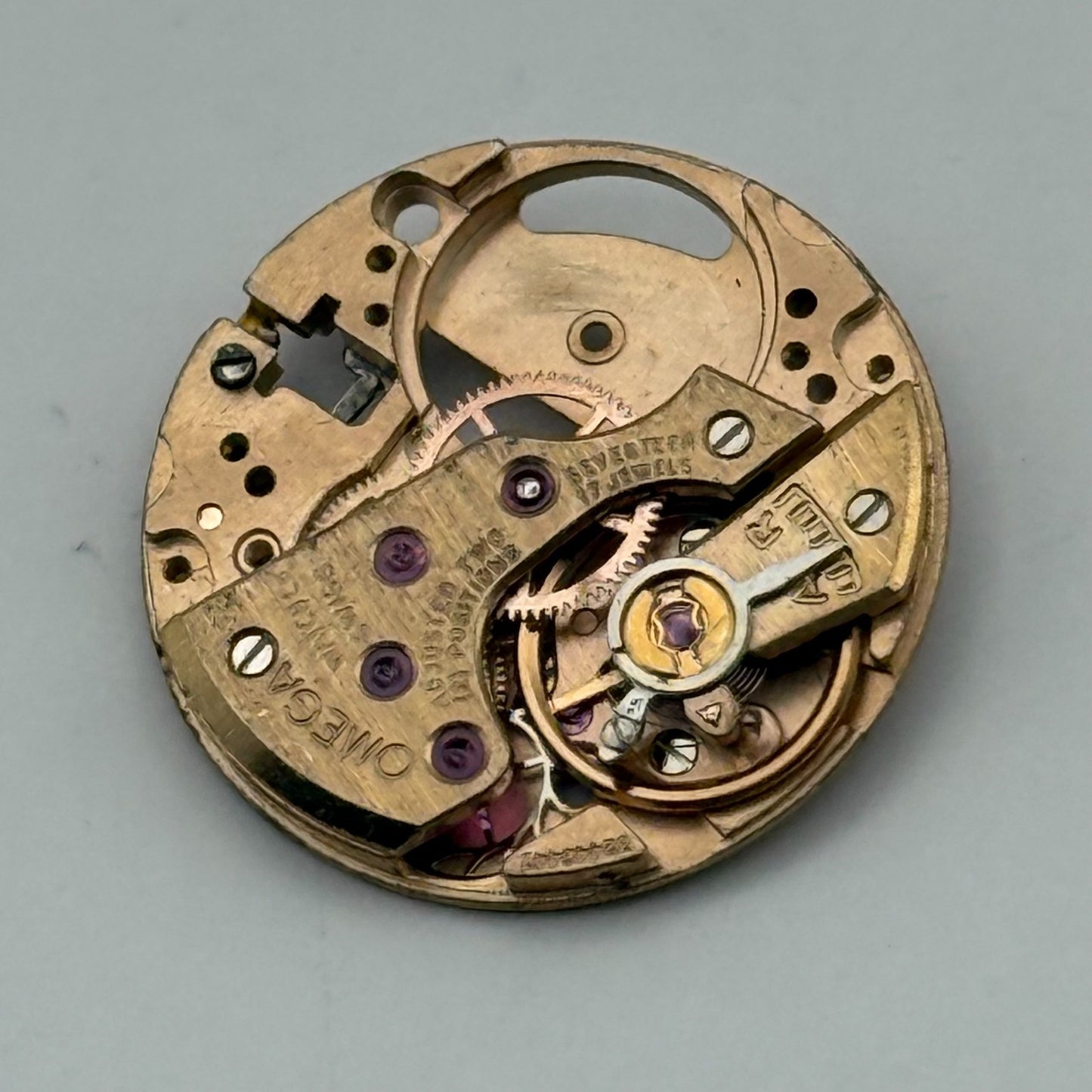 Omega Ladies 17 Jewels Watch Movement Vintage Swiss Parts Repair 17.9mm