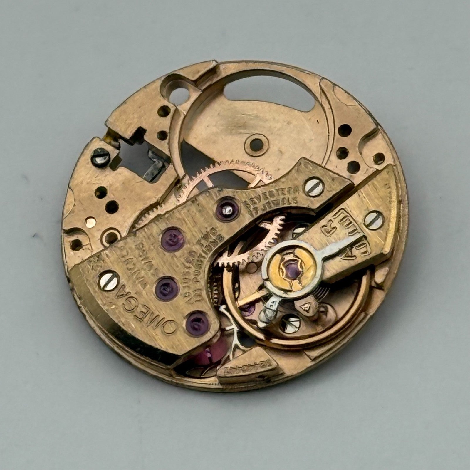 Omega Ladies 17 Jewels Watch Movement Vintage Swiss Parts Repair 17.9mm