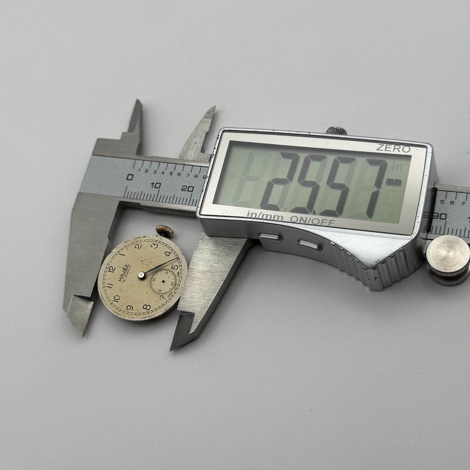 Majex Pierce 103 Watch Movement Running Manual Wind Vintage Parts Repair 23.6mm