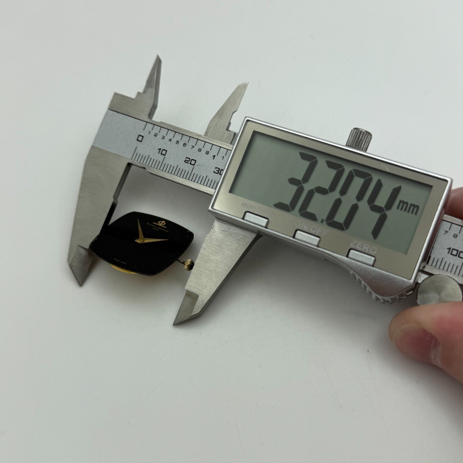 23.6mm Running Vintage Baume & Mercier 1050 Manual Wind Watch Movement PARTS