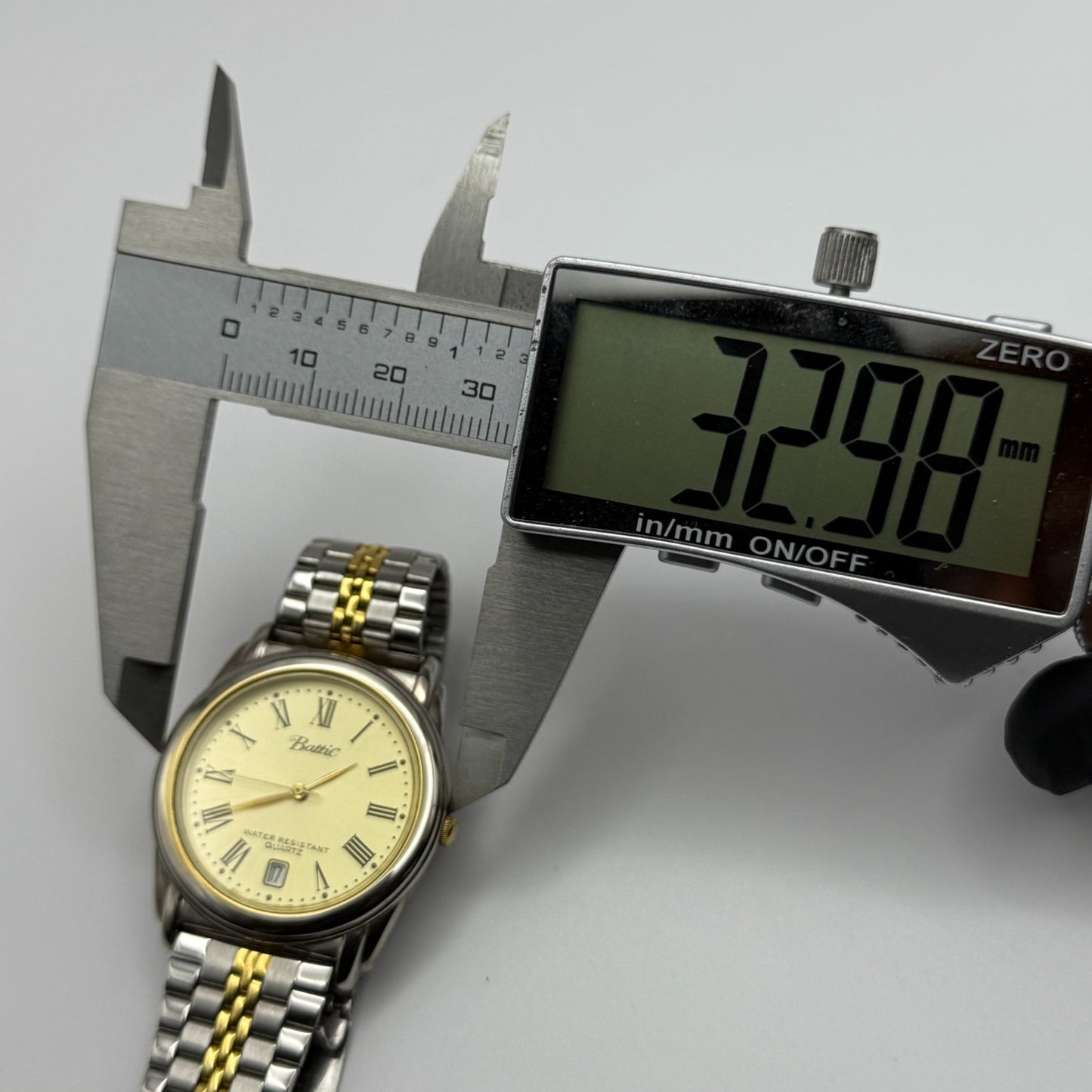 Battic Maruman Unisex Quartz Watch Two Tone Date Dial Gold Silver Working 33mm