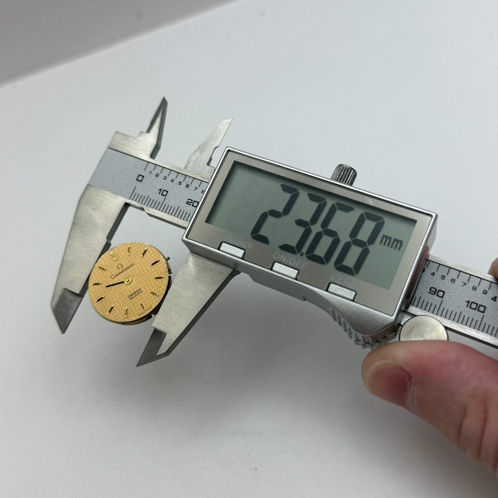 23.6mm Rare Vintage Omega Constellation 1220 Quartz Watch Movement PARTS REPAIR