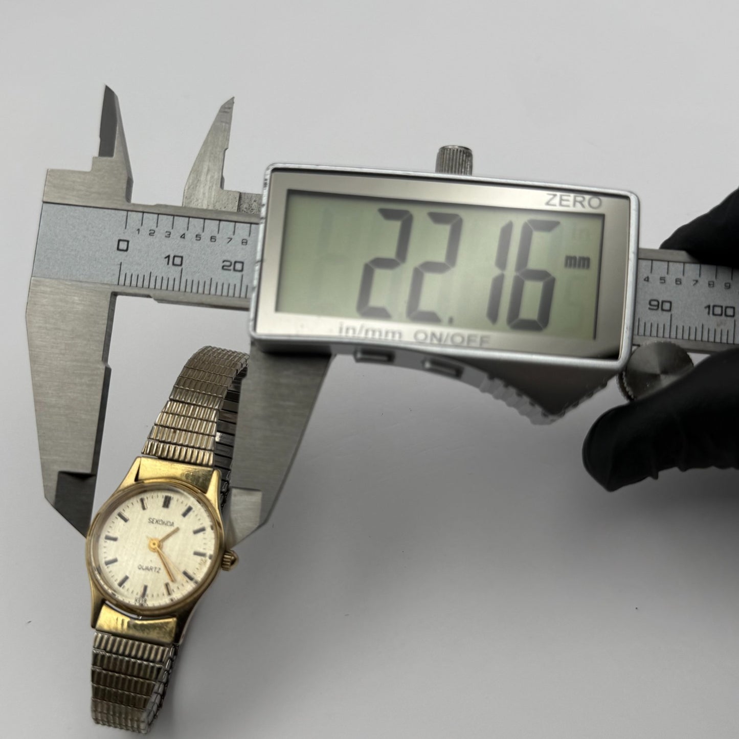 Sekonda USSR Vintage Quartz Watch Gold Tone Stretch Band Steel Working 22mm