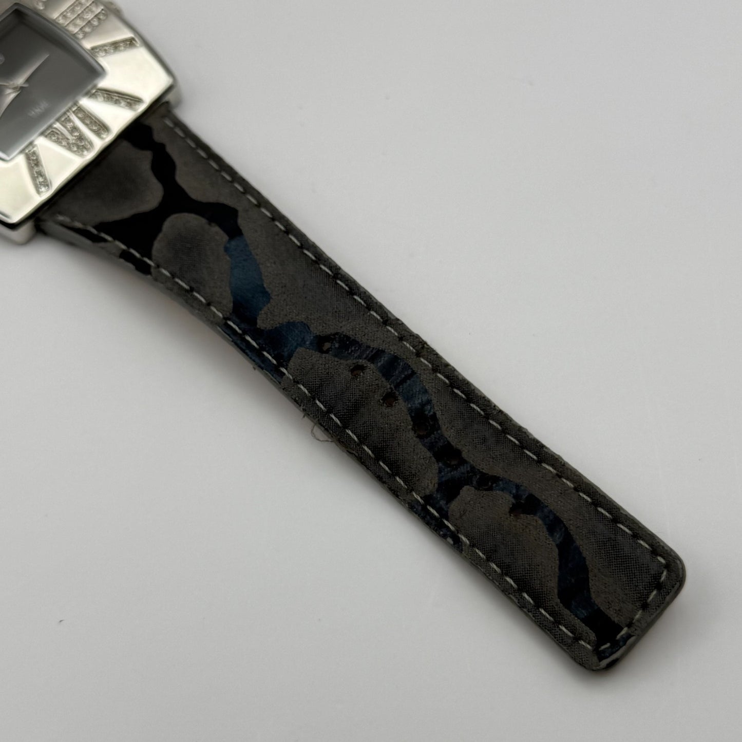 G&B Time Fashion Ladies Quartz Watch Crystal Accents Leather Strap Working 42mm