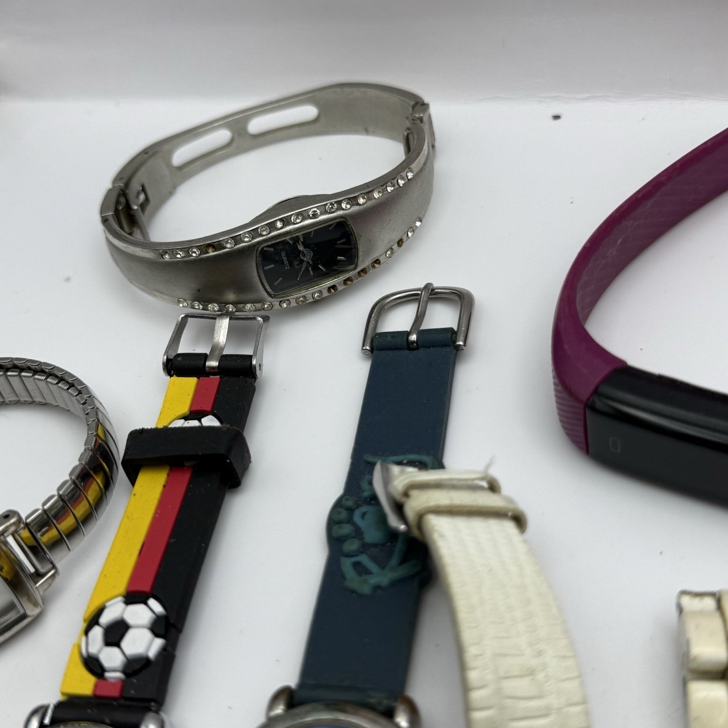 Bundle Of 16 Quartz Watches Modern / Vintage Untested Parts / Repair / Crafts