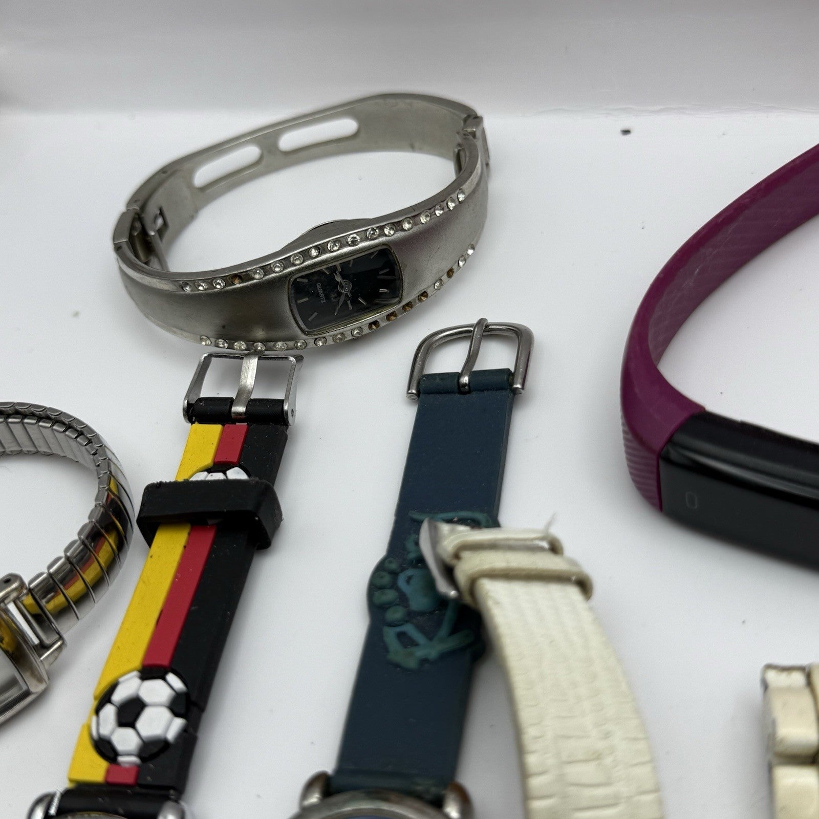 Bundle Of 16 Quartz Watches Modern / Vintage Untested Parts / Repair / Crafts