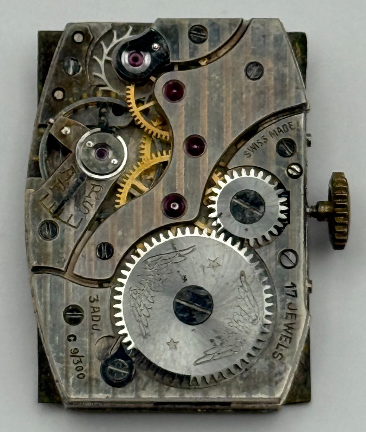 Everite 9/300 Tank Watch Movement Running 7 Jewels Manual Wind Parts 17.9mm