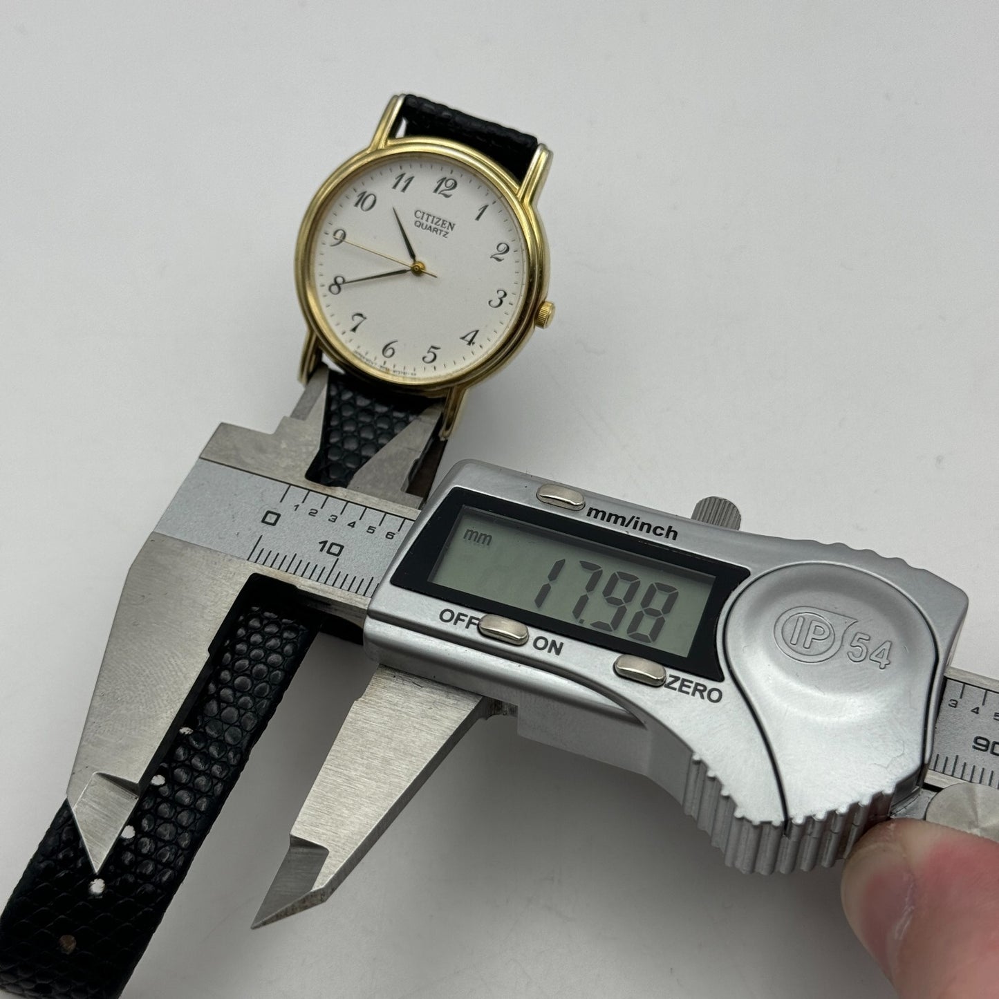 33mm Working Citizen 6031-S018161 White Dial Quartz Watch New Battery 8.5 Inches
