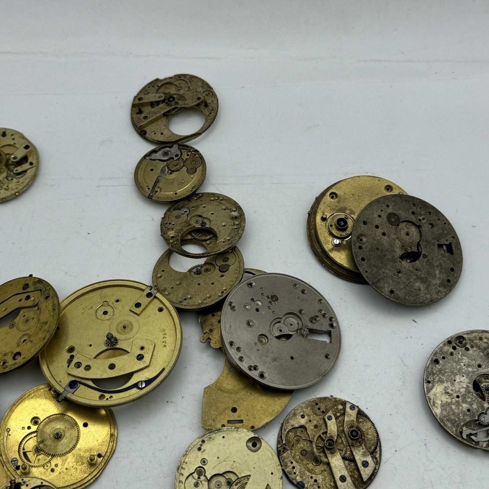 650 Grams Job Lot Of Pocket Watch Movements Parts For Spares / Repairs / Parts