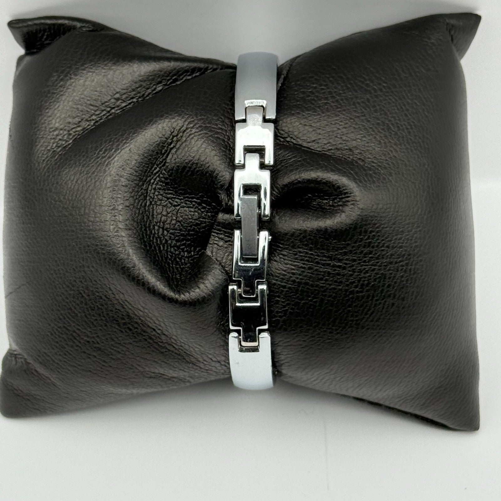 Tiho Ladies Quartz Watch Butterfly Design Dial Silver Tone Bracelet Working 30mm