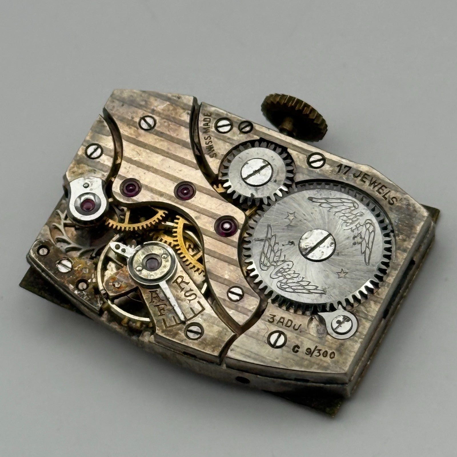 Everite 9/300 Tank Watch Movement Running 7 Jewels Manual Wind Parts 17.9mm