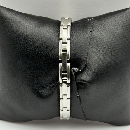 Working Accurist Ladies Purple Dial Silver Tone 19mm Quartz Watch LB327 Japan