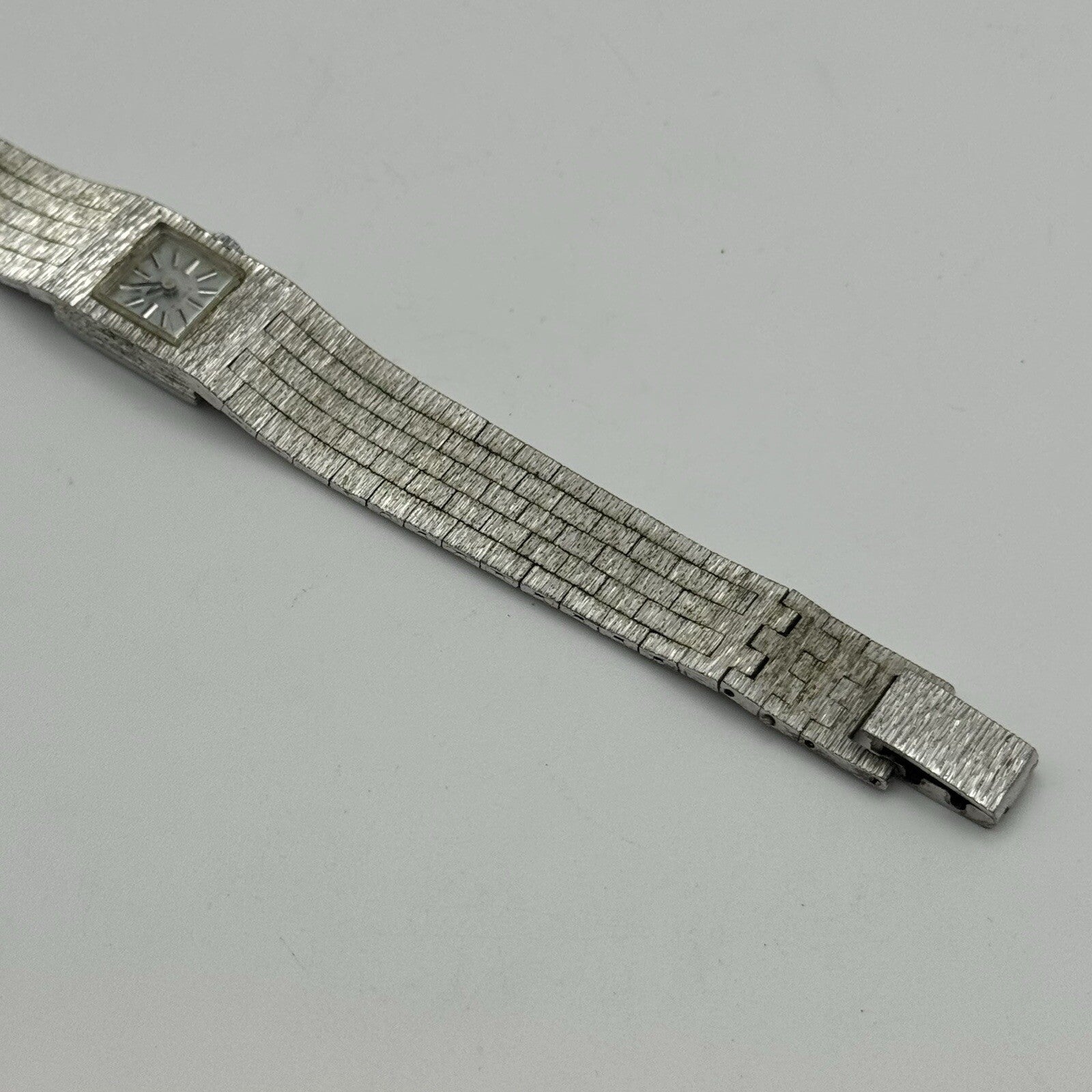 15mm WORKING Ladies Regency Silver Tone Bark Affect Manual Wind Vintage Watch