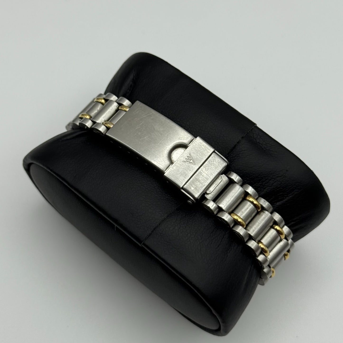 29mm Working Ladies Accurist WR50 Two Tone Date Dial Quartz Watch 5.5 Inches