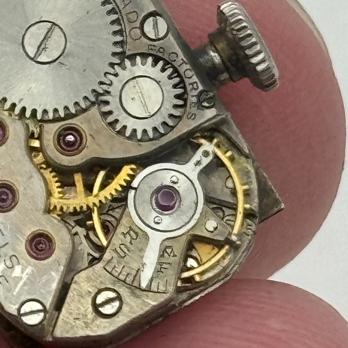 13.1mm Movado Ladies 575 Manual Wind Swiss Watch Movement Vintage RUNS FOR PARTS