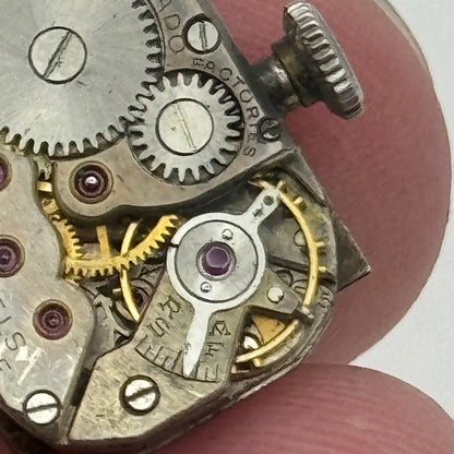 13.1mm Movado Ladies 575 Manual Wind Swiss Watch Movement Vintage RUNS FOR PARTS