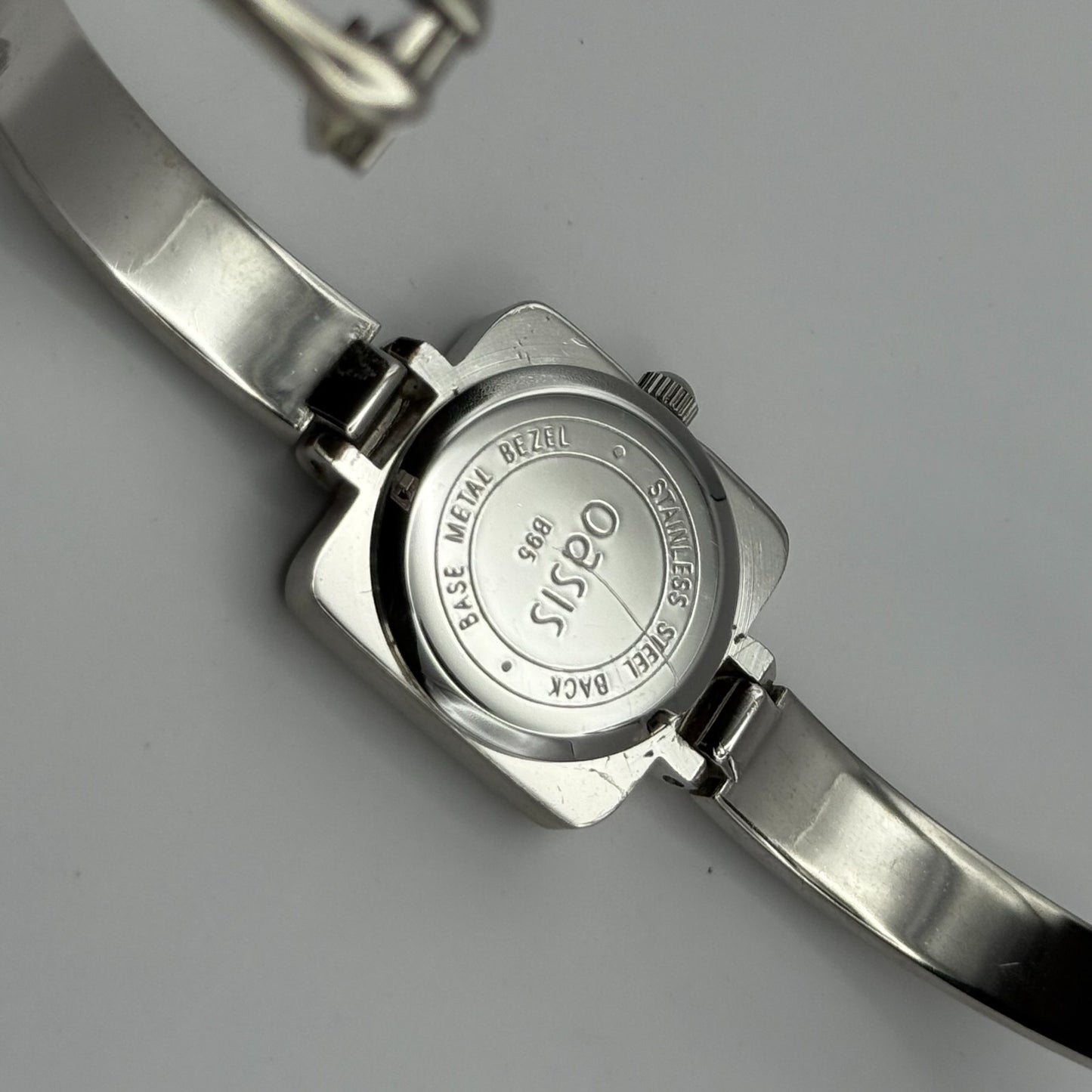 Oasis Ladies Quartz Watch B95 Silver Tone Bracelet Working 20mm 5.5 Inches